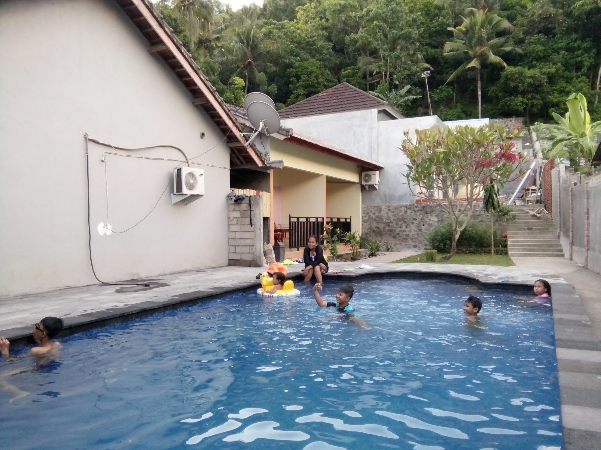 Family Garden Homestay Mangsit Eksteriør bilde