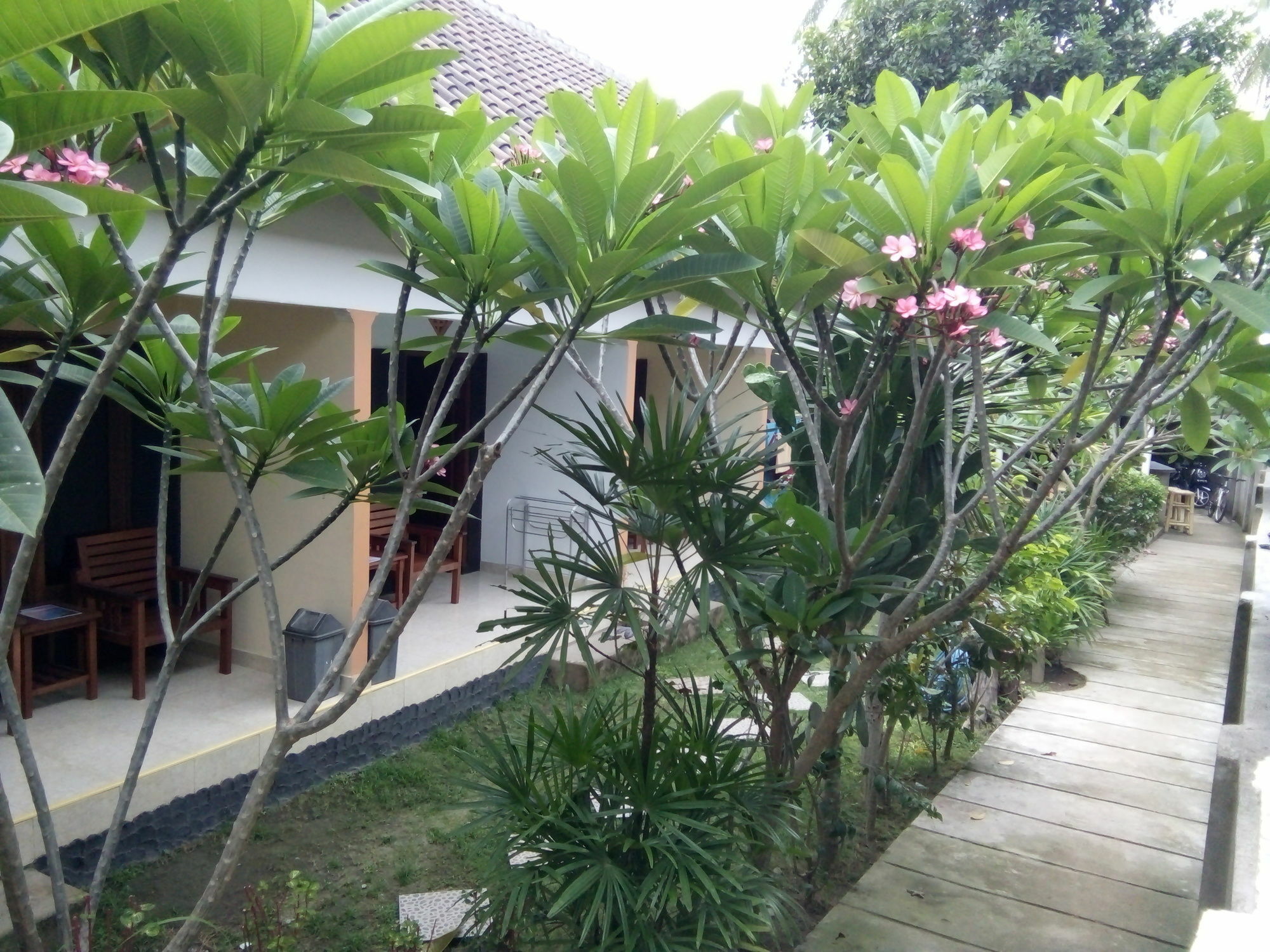 Family Garden Homestay Mangsit Eksteriør bilde